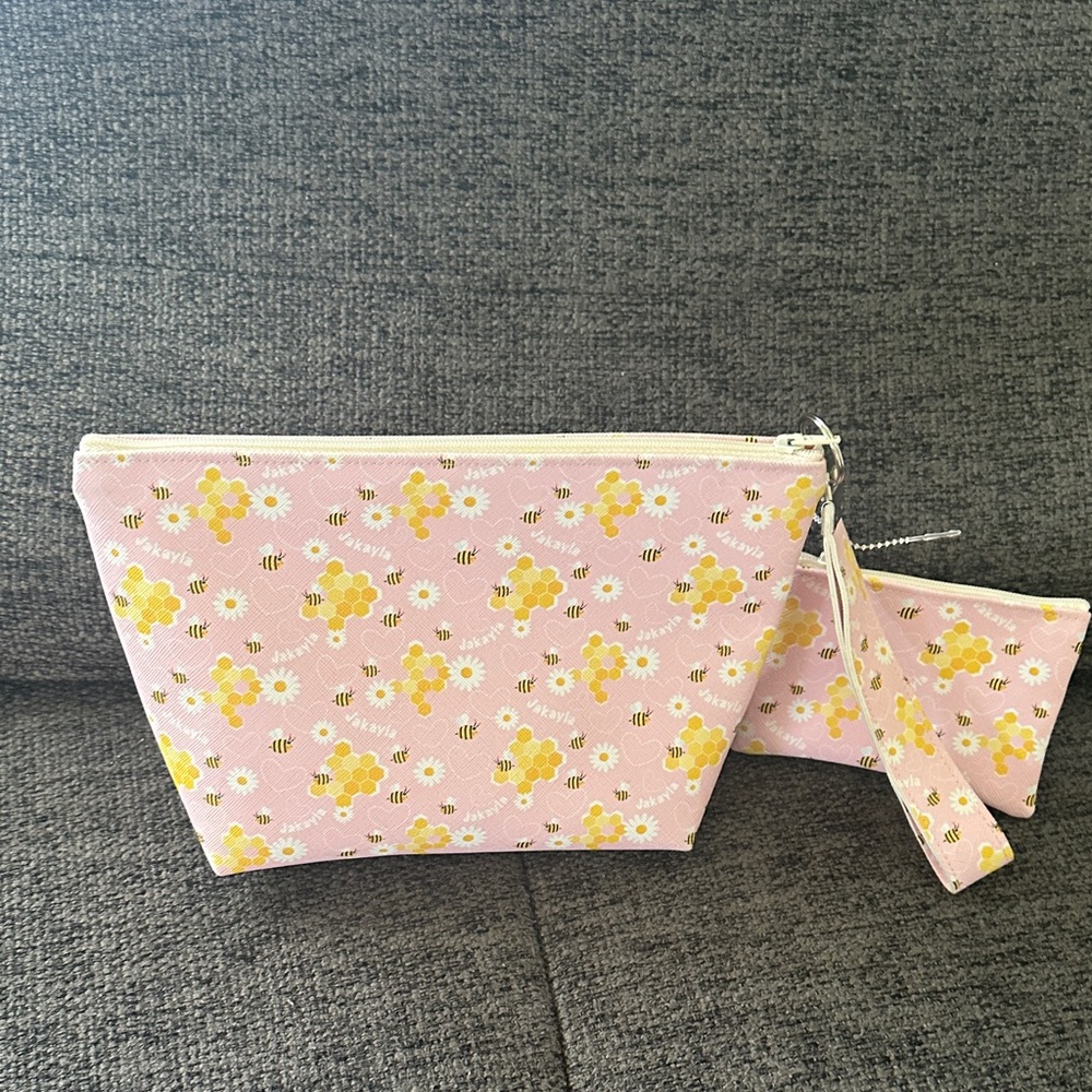 NWOT Jakayla Makeup bag, keychain, and coin pouch set